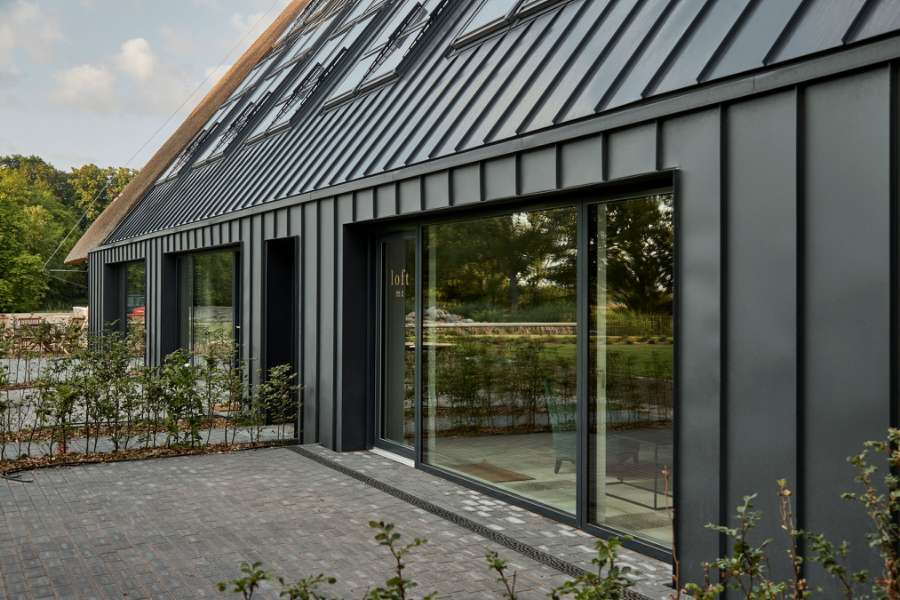 Fortid og fremtid forenes med stålprofiler, Gut Damp in 24351 Damp